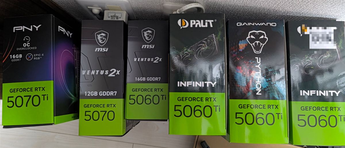 GPU の空き箱が 6 つ並んだ写真。左から RTX 5070 Ti、RTX 5070、RTX 5060 Ti が 4 つ