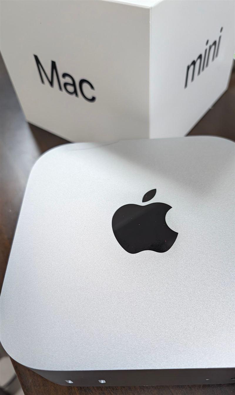 M6 Mac mini の本体と箱
